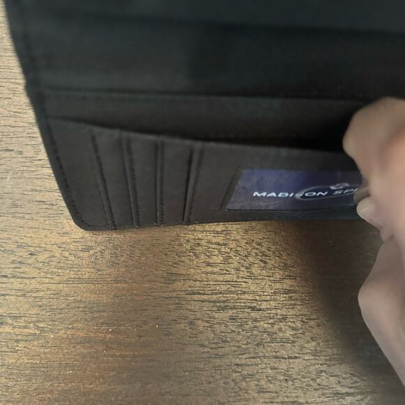 Madison Spencer Wristlet Floral Wallet 4x6 Zipper Coin Credit Card ID Unused - Picture 7 of 10